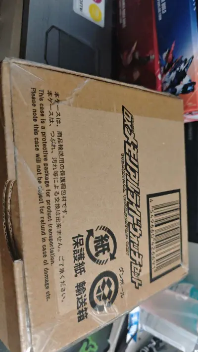 挖煤姬淘物终于到了。算是安全下车了，到手体验很不错，东西很新，打包的挺严实的，到手把玩起来很舒服，没啥问题。发货后没几天就到手了，箱子也挺厚实打包的也很好，盒子也没有运损，算是一次不错的购物体验。挺意外表盘套居然带运输，不过龙猎卡带没有内塑也很意外?