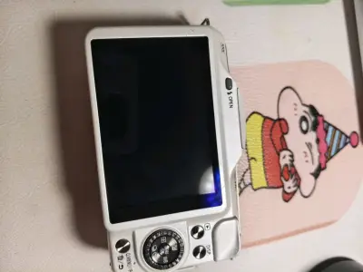 很好看轻便的一款微单相机，成色很新，机身小巧轻便，非常适合出门携带的小相机，太可爱了，功能都是完好的，我很喜欢。