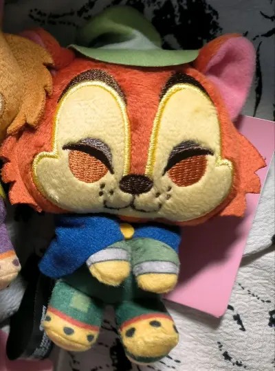 国内很少有这个牌子的衣服加上是联名，只能在煤炉上切，因为是衣物所以一直很担心重量，结果发现走竹蜻蜓也只要起重价格，均下来和国内运费大差不差，感觉以后也可以切更多喜欢的中古衣物