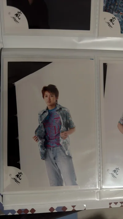 经常用挖煤姬切阿拉希大野智的公式写真，价格便宜量大，买箱内包裹服务也很安心，每次公式写真都是四角尖尖到家，完全无损伤