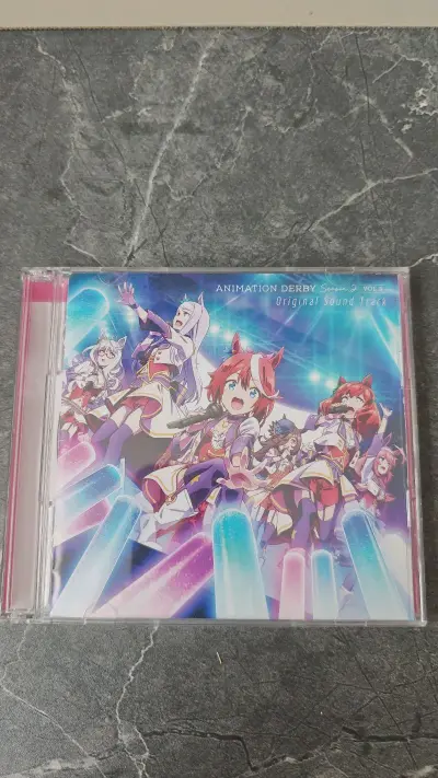 赛马娘越来越火了，歌曲也很好听，在挖煤姬煤炉里找到了这个cd，包装好，发货快，跟团回来的很安全，外壳一点损伤都没有，很棒