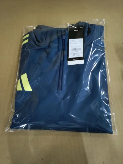 之前在其他平台找不到，凑齐一套想要的，在这里终于找到了想要的款式，衣服完好，颜色搭配很容易街穿，尺码齐全衣服很舒服。