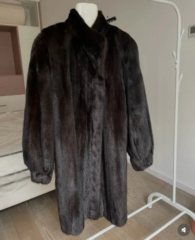 意大利老牌中古貂皮大衣太惊喜！毛质顺滑有光泽，软糯亲肤不掉毛，版型经典显贵气，保暖又百搭。卖家靠谱，挖煤姬平台靠谱，包装严实，成色远超预期，性价比拉满，推荐！
