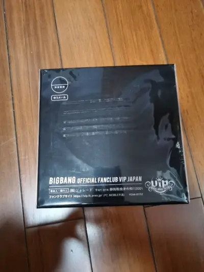 挖煤姬切到的一个BigBang的色纸，没过税点到库就干脆直接一个拼盘就买回来了。从下单到到手很快，没有用检品但是东西都很齐全，箱子空处都用泡沫纸填充了小件都完好无损。