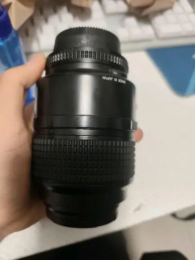 这次海淘镜头整体非常满意，包装严实无磕碰，成色与描述一致，镜片通透无霉无划。装上机身对焦顺畅，光圈识别正常，成像锐利色彩舒服，性价比很高。物流稳妥、清关顺利，靠谱卖家，值得推荐！