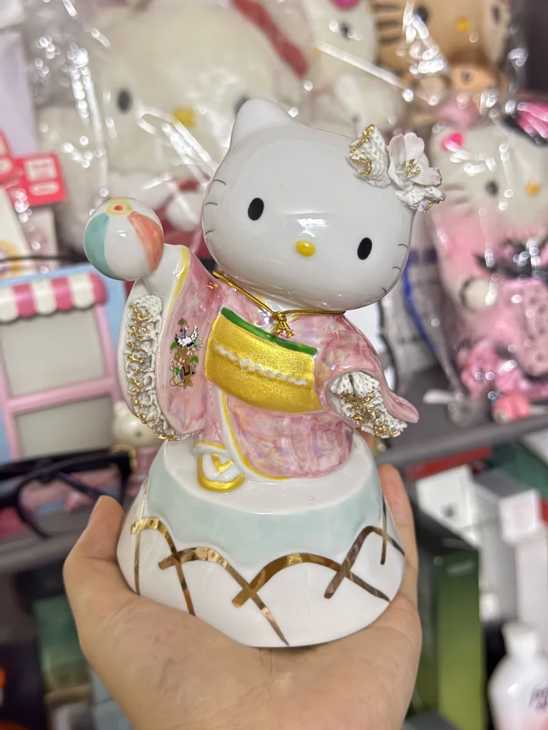 收到啦，音乐盒非常的精致，感谢我的手速买到了这个摆件，我会继续收集其他颜色！！！毕竟精致的摆件现在很少出了，还是老货香～我爱hellokitty～



