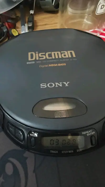 这次通过雅虎日拍，拍到了一台箱说齐全的索尼随身听
不管是成色还是配件，都是一流的
下次继续在挖煤姬淘宝贝