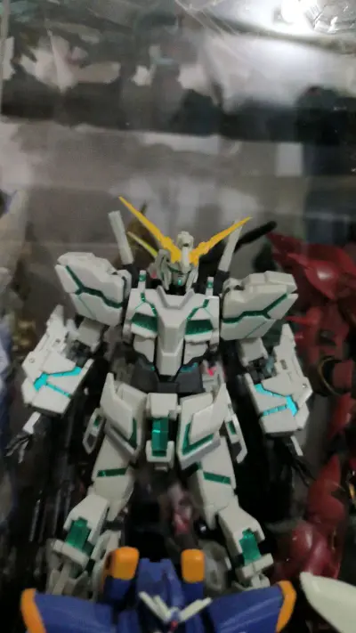 这次购买了一个发黄的独角兽，因为发黄严重所以价格很便宜，amiami包邮加上国际运费也才两百不到，很实惠了