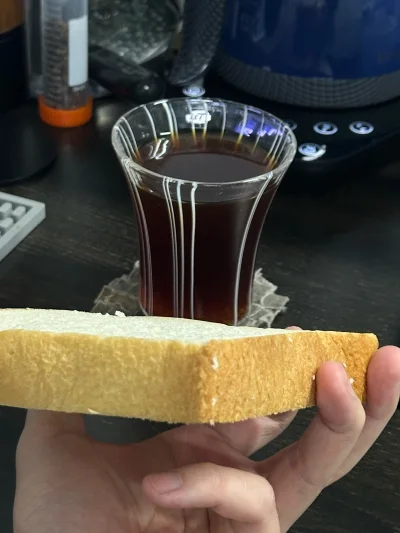 这个玻璃杯真是太棒了！材质通透，手感舒适，拿在手里很有质感。用来喝水、饮料都很不错，清洗起来也很方便。简约的设计也很好看，非常喜欢！


