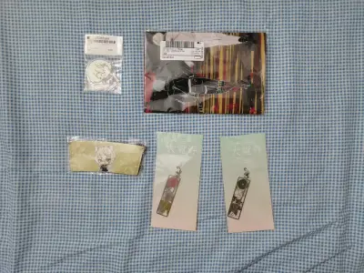 大家好，这次又在挖煤姬海淘了。买了很多周边，最期待的是哥弟的背影毛巾，一看就很喜欢，当初被价格劝退，现在终于遇到好价，马上拿下，实物比想象的小一些。还有大觉寺的金属书签，花纹很美丽，还捡了一个哥哥的杯套和捧脸娃的亚克力。这次还是用的邮政epl，价格实惠，用积分抵扣之...大家好，这次又在挖煤姬海淘了。买了很多周边，最期待的是哥弟的背影毛巾，一看就很喜欢，当初被价格劝退，现在终于遇到好价，马上拿下，实物比想象的小一些。还有大觉寺的金属书签，花纹很美丽，还捡了一个哥哥的杯套和捧脸娃的亚克力。这次还是用的邮政e