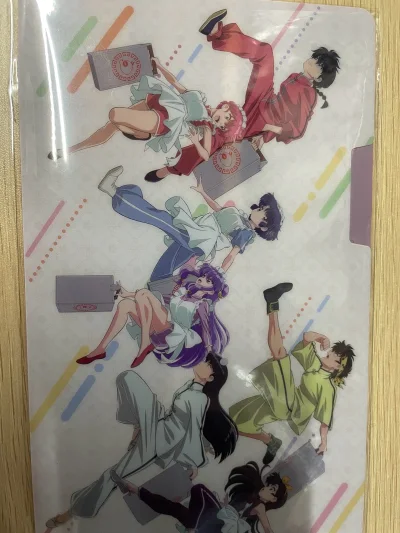 包裝結實。物品完美。鑰匙扣原畫漂亮又經典，珠光天道茜卡片特珍貴，文件夾沒想到這麼小一件，但勝在人物畫得漂亮。