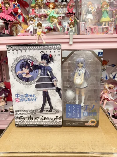 这两个手办一起是合箱的，打包一如既往的给力，不会有盒损，心心念念的手办好价拿到手的时候真的超级幸福！