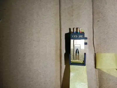 这是之前买的一颗mc唱头，暂时没有mc唱放所以不能试声，感觉设计还是很好看的，商家的安置也很巧妙，在尽量节省包装材料的情况下避免对唱针造成损害，挖煤姬这次发货也比较快