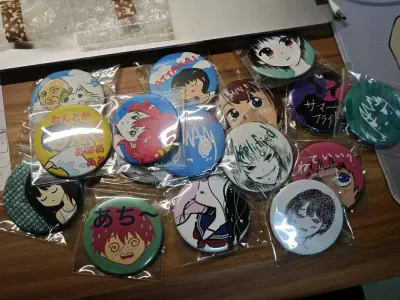 忘记是第几次在挖煤姬购物了，但这是第一次使用竹蜻蜓专线，果然实惠又令人放心。挖煤姬的包装一向很用心，吧唧和专辑包在厚厚的泡沫纸里面，完全不会在运输中划伤柄图或者专辑壳碎裂，很安心。

煤炉的卖家给塞了小礼物，虽然是商品之外的东西，但是打包的时候也没有被扔掉，甚至里面...忘记是第几次在挖煤姬购物了，但这是第一次使用竹蜻蜓专线，果然实惠又令人放心。挖煤姬的包装一向很用心，吧唧和专辑包在厚厚的泡沫纸里面，完全不会在运输中划伤柄图或者专辑壳碎裂，很安心。 煤炉的卖家给塞了小礼物，虽然是商品之外的东西，但是打包的