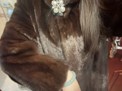 真的太满意了、这款水貂大衣质量好，性价比高，而且具有收藏价值。毛毛感觉品质特别好。油光水滑的上身也很合适。收到后立刻送去干洗了。巨巨巨满意！！！
