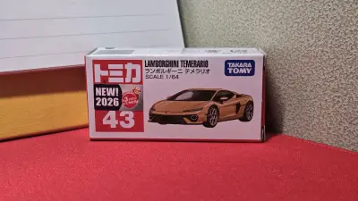 这次新到的包括了多美卡官方商店的帆布兜，以及二月份最新的Tomica红白盒与黑盒，帆布袋子比想象中小很多很多哈哈