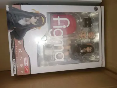 这次是日拍到的一盒全新未拆的figma凉宫春日，准备送给朋友的，但是一直没有机会，后面没多久就爆出平野绫家暴的新闻，也就一直搁置了