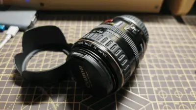 在挖煤姬入手了佳能28-105镜头，成色比预想的要好，对焦顺畅，变焦阻尼手感很舒服。挂机日常扫街、拍人像都很合适，焦段实用又轻便。物流速度也很稳，包装严实没有磕碰，性价比很高，是一次很省心的海淘体验，用着很满意。