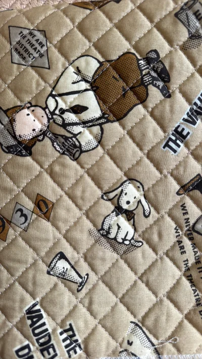 收到了美美的好看的新布料，心情别提多美丽了，希望可以快快出包税线，就能继续买买买了呀，好看的布料就能心情美美哒