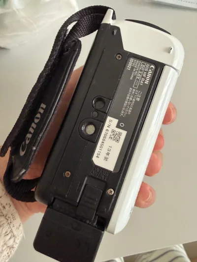 下单的dv ，商品介绍清晰，无瑕疵隐瞒，虽然是海运，但是也很快，到手不到一个月，产品使用无障碍，拍摄美观，拿来记录生活，整个过程都很顺畅无踩雷，还会再来！

