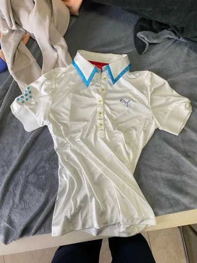 挖到超绝彪马古着polo！经典白蓝配色清爽减龄，速干材质适配运动日常，古着成色超棒无明显磨损，挖煤姬下单省心、时效靠谱，复古党闭眼冲不亏！