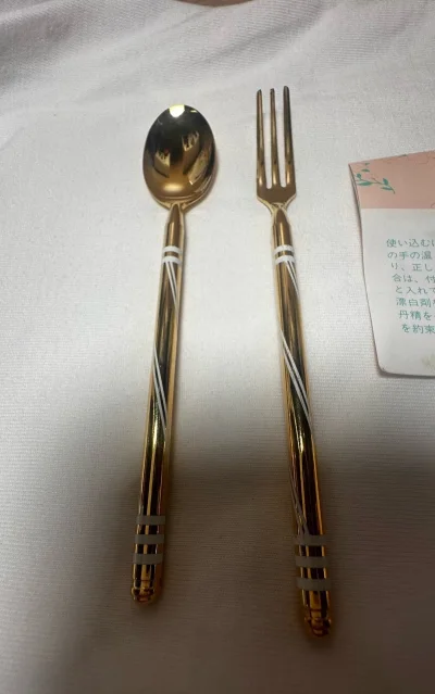 叉勺是都全新的，没有给原包装盒，无法送礼，只适合自用，mikimoto 的首饰盘做工精致，毕竟属于年份物品，有一些陈旧感在所难免的，能理解！