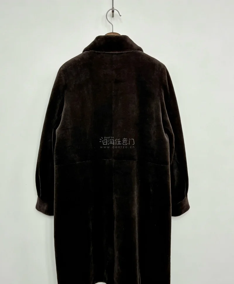 挖煤姬拥有多条转运线路可选择，我这次选择的是海运，包裹很严实，同时还兼顾速度，即使因为春节的快递积压，速度稍比平常减慢，我依然在30天内拿到了快递。
同时，挖煤姬还自带自动翻译功能，新人上手毫无压力，客服能随时在线答疑。
这次我买到了一件貂绒大衣，大衣很柔软厚实，版...挖煤姬拥有多条转运线路可选择，我这次选择的是海运，包裹很严实，同时还兼顾速度，即使因为春节的快递积压，速度稍比平常减慢，我依然在30天内拿到了快递。
同时，挖煤姬还自带自动翻译功能，新人上手毫无压力，客服能随时在线答疑。
这次我买到了一件