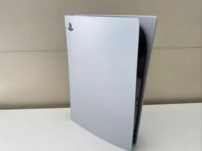 买了一个ps5  一个switch续航版，一起两千块，微瑕，国内相当于某鱼99新，划算(^～^)。目前玩起来一切正常，哈哈。