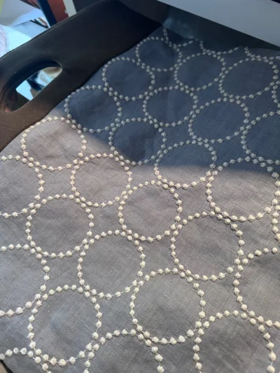 这次在挖煤姬买了皆川明的旗帜包！是很早的款式了国内没得卖代购也很贵，刚好遇到喜欢的款式就果断下单后！走了竹蜻蜓！非常快的速度两个星期就收到了非常喜欢！