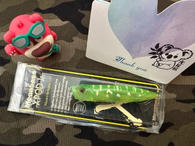  商家值得信赖，产品质量和服务的水平都是一流的。
商品包装非常严实，无任何损坏，附送的小礼物也相当贴心快递员服务态度很好，细心负责，让人感到放心和满意！