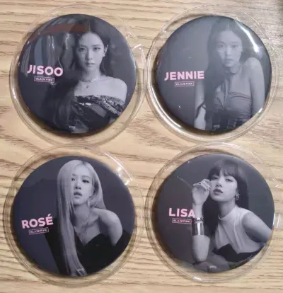 非常非常美的吧唧，葬爱时期绝美吧唧，完好无损到家，没有一点磕磕碰碰，物流运输超级快，而且保护的很好，箱子非常坚固，很多很多泡沫纸！