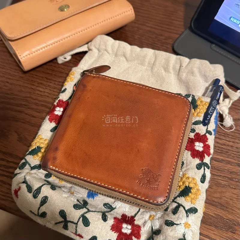 又又又又有挖煤姬订单到啦，我的方形小狮子钱夹来了，虽然比想象中大，但还是很可爱，改成a9可以放8cm的便签！感谢挖煤姬能让我买到小众的独一无二的小东西！
而且大大大推荐入库前拍照功能，比卖家自己的照片更真实，也能让我在等待宝贝到我手中的过程中更安心！