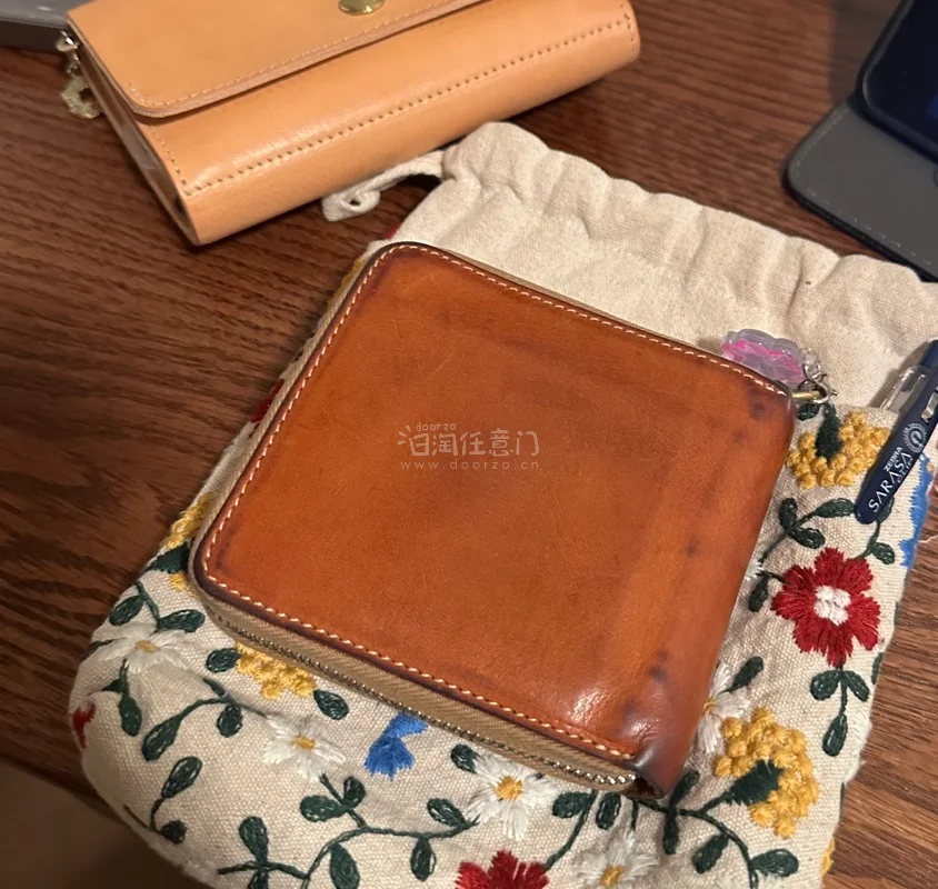 又又又又有挖煤姬订单到啦，我的方形小狮子钱夹来了，虽然比想象中大，但还是很可爱，改成a9可以放8cm的便签！感谢挖煤姬能让我买到小众的独一无二的小东西！
而且大大大推荐入库前拍照功能，比卖家自己的照片更真实，也能让我在等待宝贝到我手中的过程中更安心！