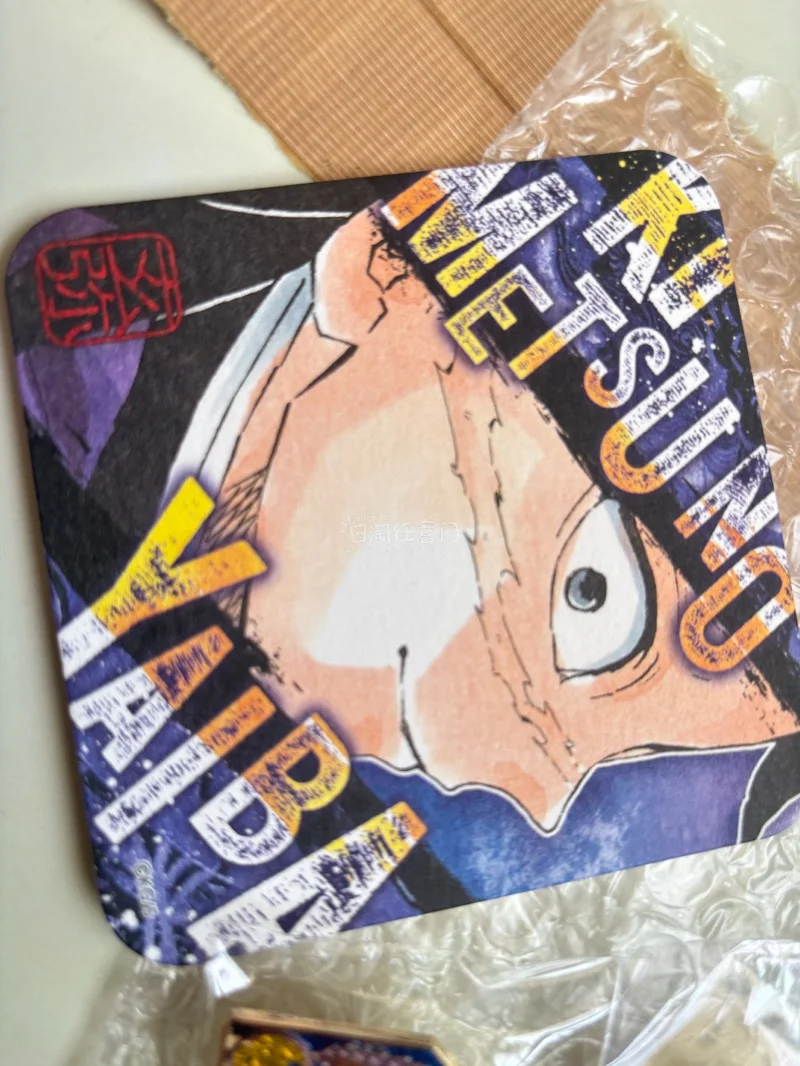 谁懂啊！在挖煤姬蹲了好久，终于把这堆不死川兄弟的宝贝抱回家了?这组御守风金属徽章真的美到失语！珐琅彩+浮雕细节拉满，紫金色调完美戳中我，每一枚都想别在包上炫耀！挖煤姬的海淘体验太丝滑了，合箱打包超稳妥，漂洋过海的谷子一点都没磕碰～果然本命的谷子永远是最香的！