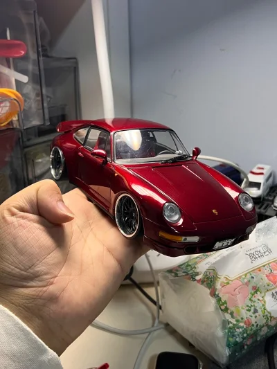又好价买到车模了，UT的1/18 911（993），在国内少有的颜色在这里被我遇上了，物流很迅速没有运损，漆面非常靓丽好看，值得品鉴