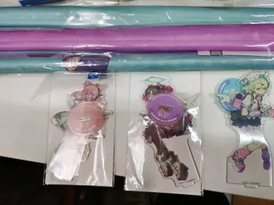 在挖煤姬上切了绝区零的挂画和立牌！超级之萌！解决了在海外联动无法买周边的难题！
走的是竹蜻蜓专线，补贴关税，运费也很便宜，打包的很好，没有一点受损！！非常不错
