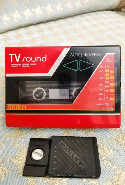 又到货一箱随身听盲盒，第一次用邮政EP来发货，感觉还不错，重量轻的几台机器一起打包发省邮费，运输时效比EMS也就慢3天左右，完全可以接受，不错不错，以后还这样发货~