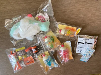 赶在竹蜻蜓plus结束之前把囤着的一堆扭蛋和食玩寄了回来，整体包装都很好，这套大多福酱料的扭蛋还是第一次见，太可爱了好喜欢！