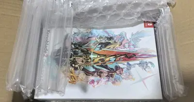 在挖煤姬上蹲到了个略微好价的异度之刃2的限定版。由于东西不是特别重，这回选择了EMS，从发出到到手大概花了10天左右，过关效率也很高，虽然意料之中地依然被税了。到手后，包装很到位，泡沫压满了箱子，纸盒没有发现运损，很满意。





