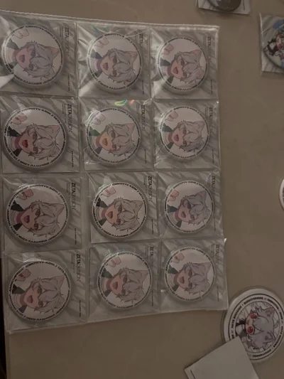 购物体验非常好，跟商家沟通很流畅，免手续费也很好，还有很多大额的券，下次还会再挖煤姬切煤，kznk的吧唧也很萌