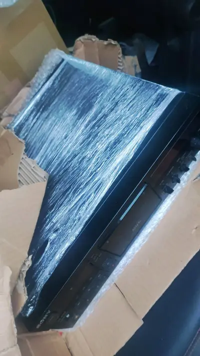 这次在平台入手的索尼TC-K555ESL三磁头卡座和一批经典磁带，真的是一次超满意的购物体验！从下单到收货全程都很顺畅，平台发货速度超快，打包防护做得特别到位，机器用防震泡沫层层包裹，磁带也单独做了防压处理，收到的时候完好无损，完全不用担心运输磕碰，物流全程可查，派...这次在平台入手的索尼TC-K555ESL三磁头卡座和一批经典磁带，真的是一次超满意的购物体验！从下单到收货全程都很顺畅，平台发货速度超快，打包防护做得特别到位，机器用防震泡沫层层包裹，磁带也单独做了防压处理，收到的时候完好无损，完全不用担