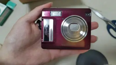 F450 比国内闲鱼便宜了好几张，而且是市面上很少见的酒红色，配备了电池和16MB的XD卡，物流也很顺利，商品无暗病，成功下车～