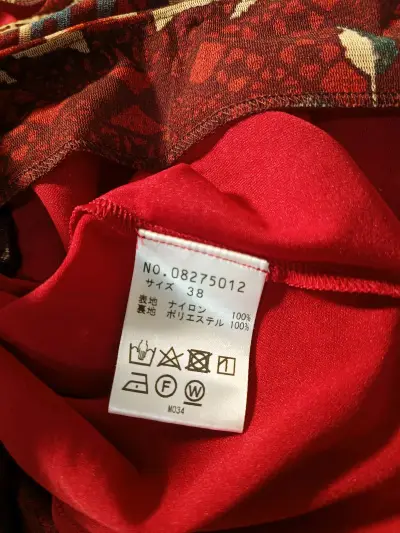 这是在挖煤姬的第三次购物了，购物体验依然十分良好，拿到的衣服很满意，成色和购物说明里面的一样。这次最令我惊喜的是本来买的时候只有航空邮寄方式，邮费都比较贵。我犹豫了好久之后突然有竹蜻蜓邮寄方式了。虽然不知道为什么但是很开心!