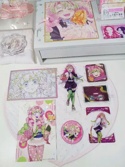 买了好多蜜璃的梦情谷子，超级美萌，出物基本包装没拆都是全新的，状态特别特别好，单价都比国内鱼上便宜，运费也不贵，第一次切煤竟如此顺利！！！