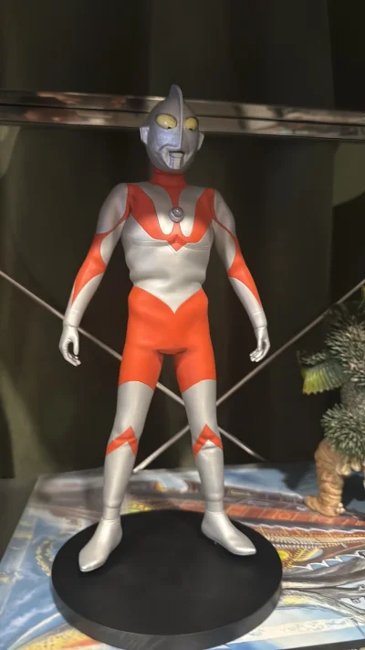 第一百五十七单，买了一个奥特曼雕像，很帅啊，海洋堂还是厉害。另外还有高桥弘老师的Q版形象储蓄罐，爱屋及乌，可爱。