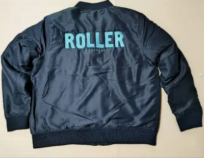 在挖煤姬淘到一件ROLLER Magazine卫衣，成色基本上全新，ROLLER Magazine是日本一本著名的复古机车杂志，没想到也出了自己的服饰。