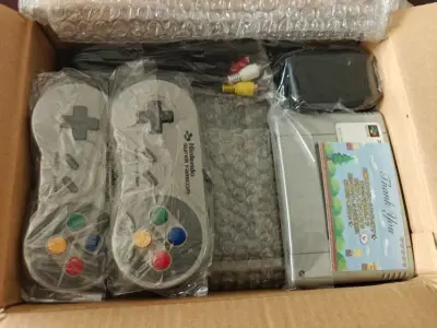 第一次海淘，给好评。机子包装的很整齐，也很干净,通电后一切功能都正常，还贴心的给了中国国内能用的电源。很满意。