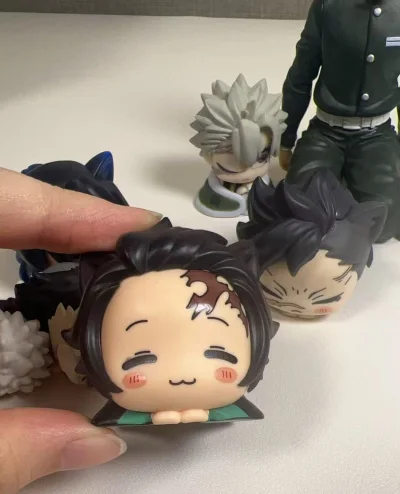 切了猫耳趴趴系列的粘土人，感觉特别萌特别喜欢，而且国际物流包装很严实，到手的时候超级大一箱子，里面还填充了特别多泡面纸，非常安心的打包，拍照服务也拍得很清楚