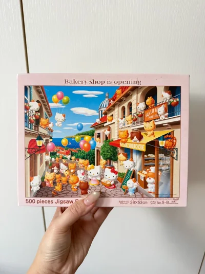 今天也是收到一箱竹蜻蜓，一共里面有三盒，这次凑了挺多的！kitty这个500片好可爱呀烘培屋开始营业啦～后面两幅都是迪士尼的图图～