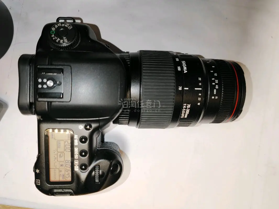 一套年龄超过20岁的相机，尽管像素量才600多百万，但依然可以拍出不错的画面，画质发朋友圈也是绰绰有余。还淘了两个徕卡目镜，买来收藏。